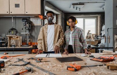 Parceria entre arquitetos e marcenaria: benefícios para seu projeto